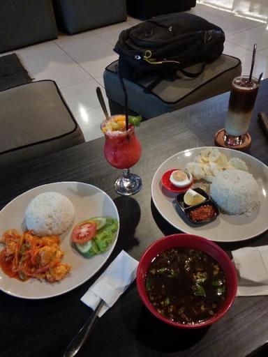 https://dgji3nicqfspr.cloudfront.net/BANDUNG_WETAN/Cafe/Paris_Van_Java_Cafe__Resto_Specialty_Coffee/Reviews/thumbnail/IMG_Review_1717429408792_compressed8757252801098474720-17D588F2CDFF3E28-thumb_1717429409757.jpg