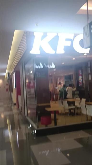 https://dgji3nicqfspr.cloudfront.net/BATAM_KOTA/Restaurant/Kfc/Reviews/22VID_Review_17144876306026894624084099150653_171448763671522_1714487638081.jpg