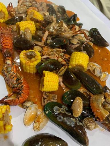 https://dgji3nicqfspr.cloudfront.net/BEJI/Restaurant/Rumah_Lobster_Depok/Reviews/thumbnail/uploadsuploads-thumb_1715706041076.jpg