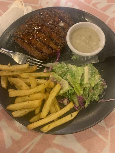 https://dgji3nicqfspr.cloudfront.net/BEKASI_BARAT/Restaurant/Pakboy_Steak_Galaxy/Reviews/thumbnail/file-17D4360422FB65FF-thumb_1717056750218.jpg