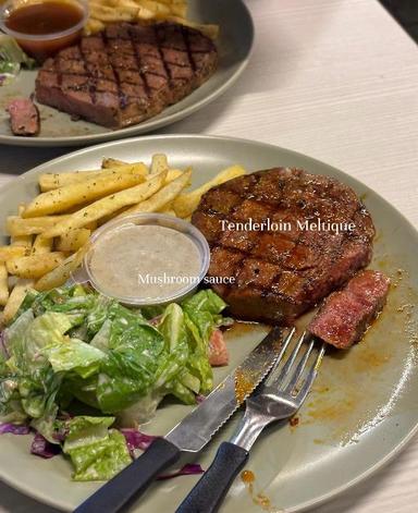 https://dgji3nicqfspr.cloudfront.net/BEKASI_BARAT/Restaurant/Pakboy_Steak_Galaxy/Reviews/thumbnail/uploadsuploads-thumb_1714628945555.jpg