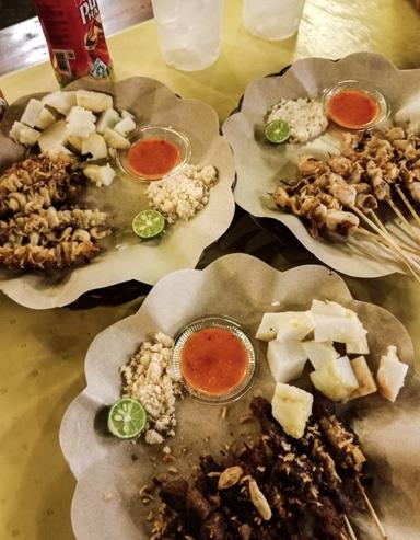 https://dgji3nicqfspr.cloudfront.net/BEKASI_BARAT/Restaurant/Sate_Asin_Pedas_Galaxy/Reviews/thumbnail/file_1713776775065.jpg