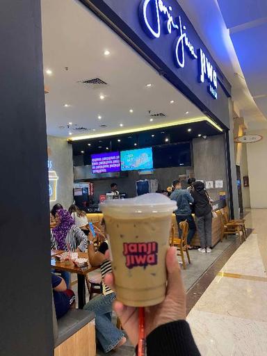 https://dgji3nicqfspr.cloudfront.net/BEKASI_SELATAN/Beverages/Janji_Jiwa__Jiwa_Toast_Grand_Metropolitan_Mall/Reviews/thumbnail/uploadsuploads-thumb_1715538370158.jpg