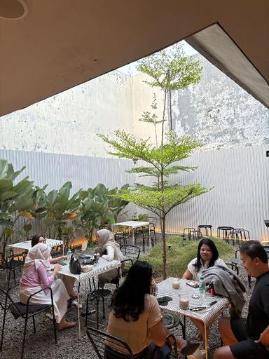 https://dgji3nicqfspr.cloudfront.net/BEKASI_SELATAN/Cafe/Juro_Coffee/Reviews/thumbnail/file-17F0FFD520BF0E4C-thumb_1725159948481.jpg