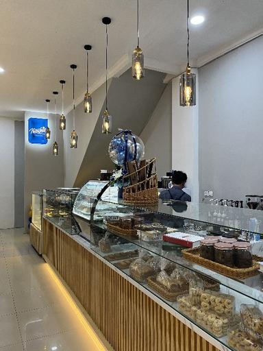 https://dgji3nicqfspr.cloudfront.net/BEKASI_SELATAN/Cafe/Nona_Legit_Kitchen_Galaxy/Reviews/thumbnail/file_1712220877119.jpg