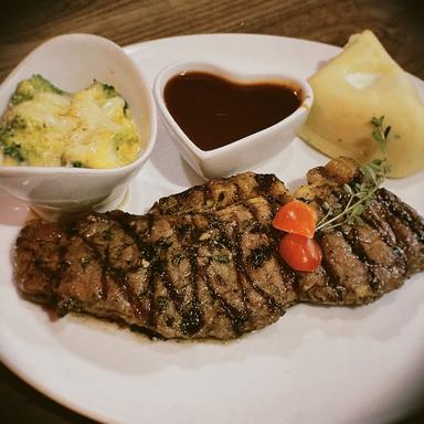 https://dgji3nicqfspr.cloudfront.net/BEKASI_SELATAN/Restaurant/Double_U_Steak_By_Chef_Widhi_Bekasi/Reviews/thumbnail/file_1707819836763.jpg