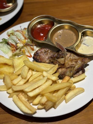 https://dgji3nicqfspr.cloudfront.net/BEKASI_SELATAN/Restaurant/Steak_Over__Galaxy/Reviews/thumbnail/file_1708427296714.jpg