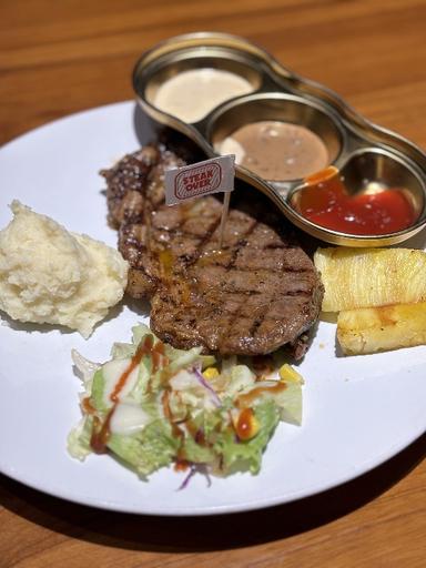 https://dgji3nicqfspr.cloudfront.net/BEKASI_SELATAN/Restaurant/Steak_Over__Galaxy/Reviews/thumbnail/file_1708427297618.jpg