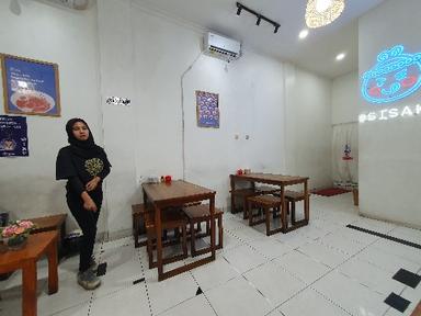 https://dgji3nicqfspr.cloudfront.net/BEKASI_TIMUR/Restaurant/Ramen_Cemen_Bekasi/Reviews/thumbnail/file_1706616952731.jpg