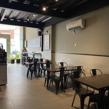 https://dgji3nicqfspr.cloudfront.net/BEKASI_UTARA/Cafe/The_Liter/Reviews/thumbnail/file_1710828205941.jpg