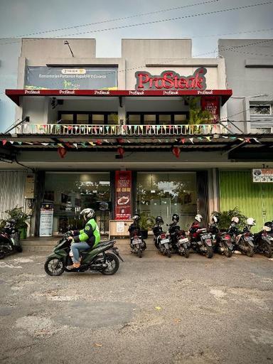 https://dgji3nicqfspr.cloudfront.net/BEKASI_UTARA/Restaurant/Resto_Prosteak/Reviews/thumbnail/file-17E288139DC76029-thumb_1721087625967.jpg