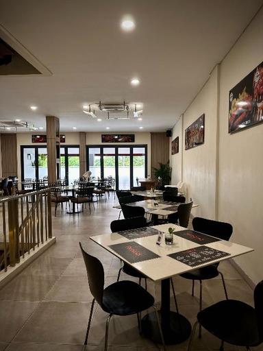 https://dgji3nicqfspr.cloudfront.net/BEKASI_UTARA/Restaurant/Resto_Prosteak/Reviews/thumbnail/file-17E28813FFFA2E53-thumb_1721087627454.jpg