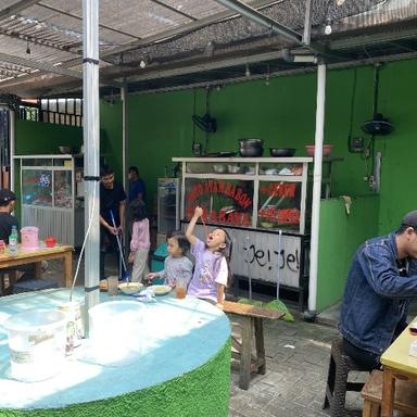 https://dgji3nicqfspr.cloudfront.net/BEKASI_UTARA/Restaurant/Soto_Ayam_Babon_Surabaya/Reviews/thumbnail/file_1710826582985.jpg