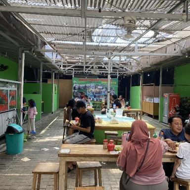 https://dgji3nicqfspr.cloudfront.net/BEKASI_UTARA/Restaurant/Soto_Ayam_Babon_Surabaya/Reviews/thumbnail/file_1710826583903.jpg