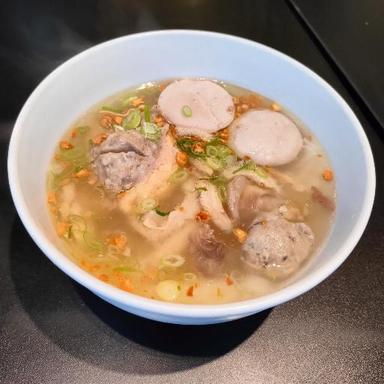 https://dgji3nicqfspr.cloudfront.net/BENDA/Restaurant/Bakso_Afung_Keberangkatan_Domestik/Reviews/thumbnail/IMG_Review_1719666926856_compressed631183069712522442-17DD7BF5E9B36D91-thumb_1719666929344.jpg