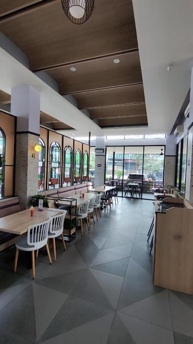 https://dgji3nicqfspr.cloudfront.net/BENDA/Restaurant/Solaria__Duta_Garden_Tangerang/Reviews/thumbnail/IMG_Review_1719186489669_compressed3152321348607751543-17DBC70143B8CB3A-thumb_1719186491249.jpg