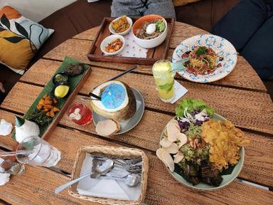 https://dgji3nicqfspr.cloudfront.net/BOGOR_SELATAN_-_KOTA/Restaurant/Hello_Summer_Bogor/Reviews/thumbnail/uploadsuploads-thumb_1715694207888.jpg