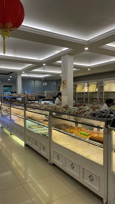 https://dgji3nicqfspr.cloudfront.net/BOGOR_TENGAH/Bakery/Bogor_Permai_Bakery__Restaurant/Reviews/thumbnail/file_1707696686600.jpg