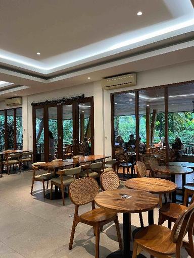 https://dgji3nicqfspr.cloudfront.net/BOGOR_UTARA/Restaurant/Agreya_Coffee__Bogor/Reviews/thumbnail/uploadsuploads-thumb_1715532800302.jpg