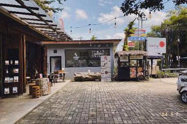 https://dgji3nicqfspr.cloudfront.net/BOJONGSARI/Cafe/Kopipopi_Coffee__Roastery/Reviews/thumbnail/uploadsuploads-thumb_1715738001328.jpg