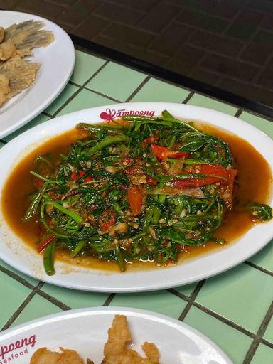 https://dgji3nicqfspr.cloudfront.net/CAKUNG/Restaurant/Kampoeng_Seafood_Sedayu_City/Reviews/thumbnail/uploadsuploads-thumb_1714005427300.jpg