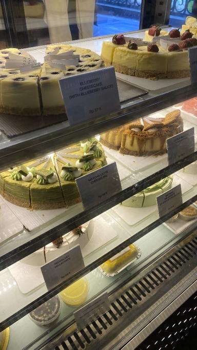 https://dgji3nicqfspr.cloudfront.net/CEMPAKA_PUTIH/Cafe/Cheesecake_Expert_Cempaka_Putih/Reviews/thumbnail/file_1712472941250.jpg