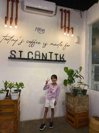 https://dgji3nicqfspr.cloudfront.net/CENGKARENG/Cafe/Ali_Kopi_Cafe__Roastery/Reviews/thumbnail/uploadsuploads-thumb_1715054185743.jpg