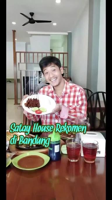 https://dgji3nicqfspr.cloudfront.net/CICALENGKA/Restaurant/Koja_Satay_House/Reviews/22VID_Review_17177568172237994688232326865214-17D6B2BEBB7B8D12_171775684104922_1717756842962.jpg