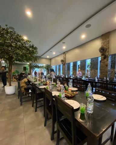 https://dgji3nicqfspr.cloudfront.net/CIKARANG_SELATAN/Restaurant/Telaga_Seafood_Cikarang/Reviews/thumbnail/uploadsuploads-thumb_1714346953250.jpg