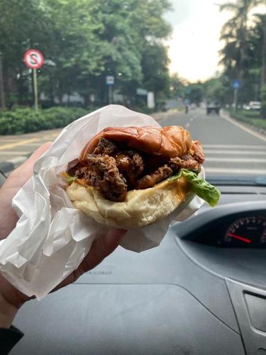 https://dgji3nicqfspr.cloudfront.net/CILANDAK/Bakery/Supper_Sandwich__Burger/Reviews/thumbnail/file-17D38CE371B816C6-thumb_1716870791807.jpg