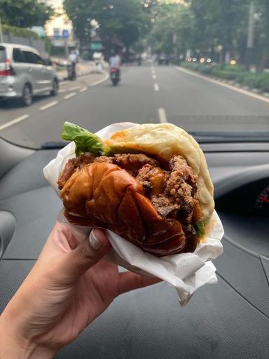 https://dgji3nicqfspr.cloudfront.net/CILANDAK/Bakery/Supper_Sandwich__Burger/Reviews/thumbnail/file-17D38CE3DE26A6C4-thumb_1716870793608.jpg