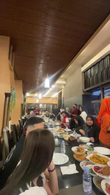 https://dgji3nicqfspr.cloudfront.net/CILANDAK/Restaurant/Pagi_Sore__Cipete/Reviews/22file-17F51F277AD3C78E_172632028717022_1726320288607.jpg