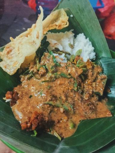 https://dgji3nicqfspr.cloudfront.net/CILANDAK/Restaurant/Warung_Boma_Fatmawati_Nasi_Pecel_Pincuk_Anget_Madiun/Reviews/thumbnail/file_1710312807149.jpg