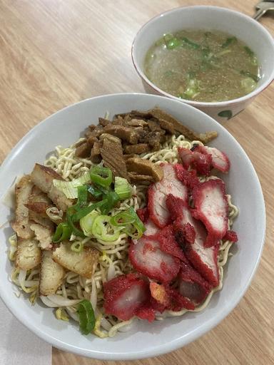 https://dgji3nicqfspr.cloudfront.net/CILEUNGSI/Restaurant/Bakmi_Singkawang_Hoki/Reviews/thumbnail/file_1705238940928.jpg