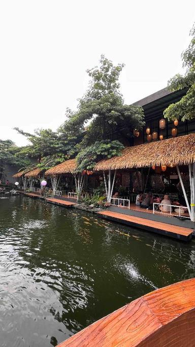 https://dgji3nicqfspr.cloudfront.net/CILODONG/Restaurant/Lembur_Kuring_Cimanggis/Reviews/thumbnail/uploadsuploads-thumb_1714979597740.jpg