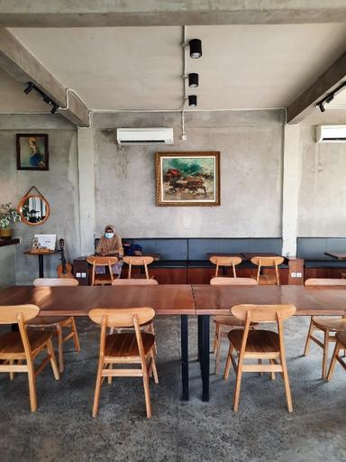 https://dgji3nicqfspr.cloudfront.net/CILODONG/Restaurant/Ouwie_Coffee_And_Eatery/Reviews/thumbnail/IMG_Review_1703084336389_compressed2963397560210730004_1703084338564.jpg