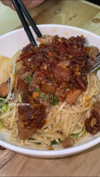 https://dgji3nicqfspr.cloudfront.net/CINERE/Restaurant/Mie_Ayam_Warcon/Reviews/thumbnail/file_1711522092659.jpg