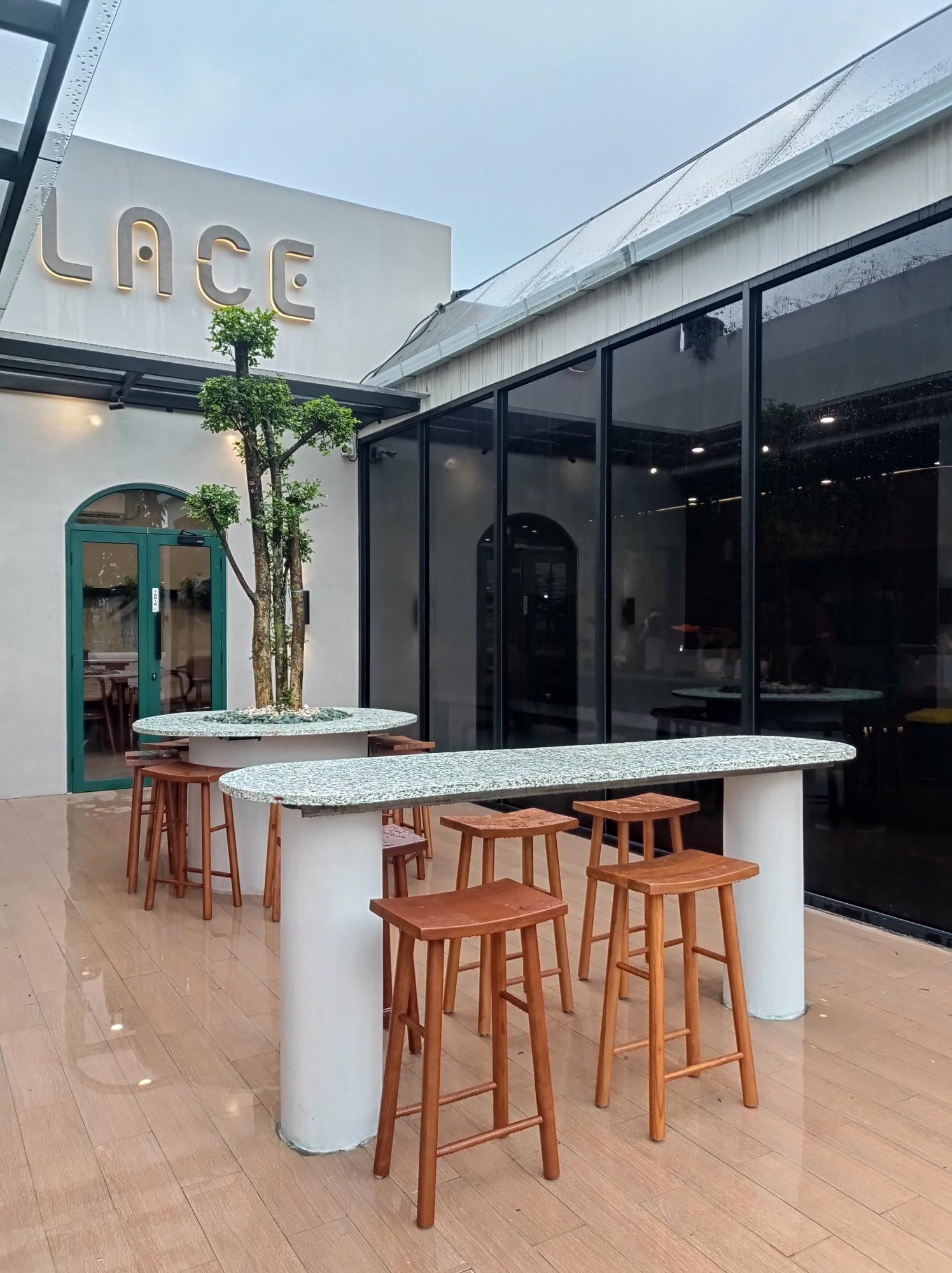 Lace Cafe review