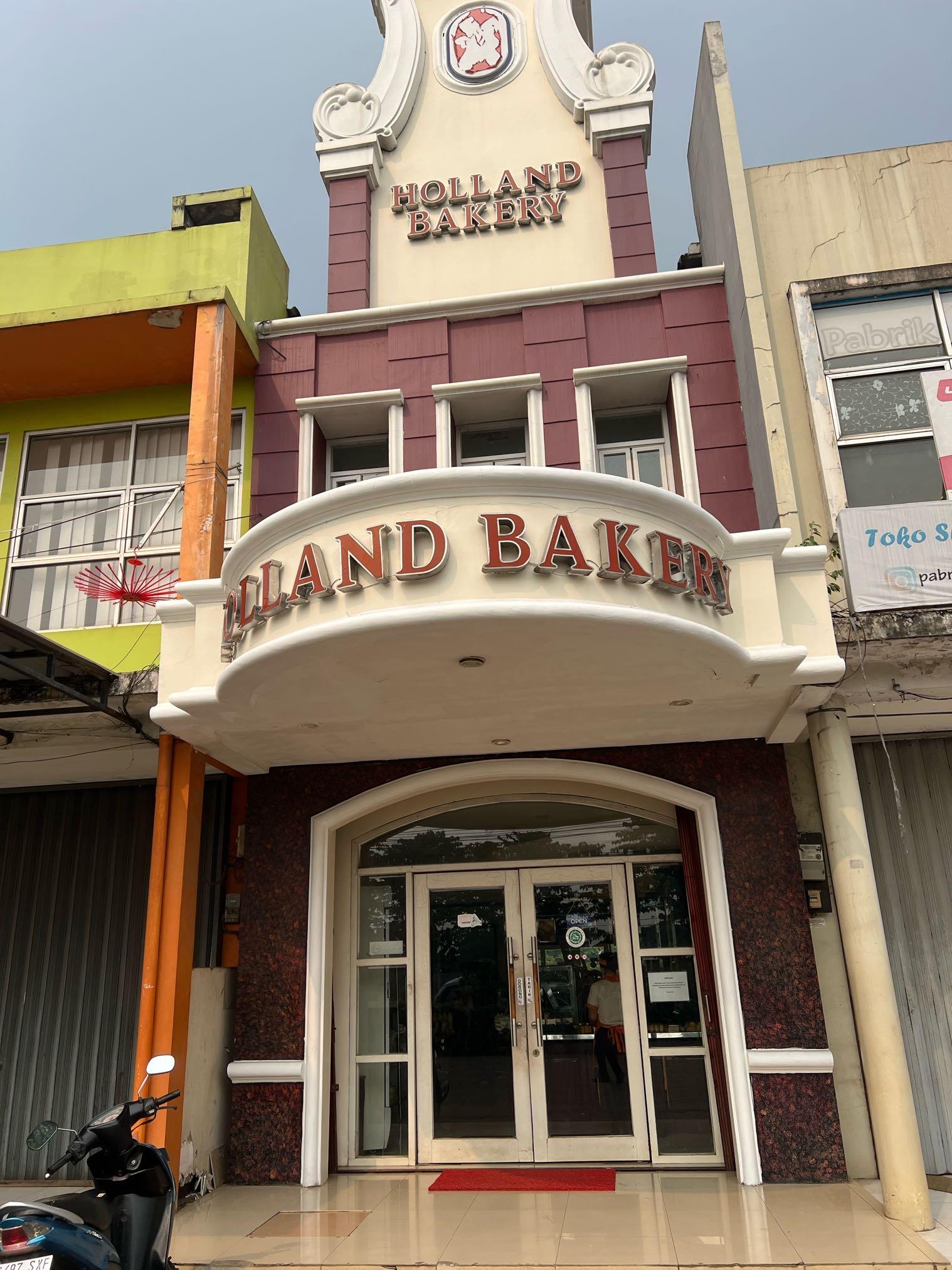 Holland Bakery Cisauk review