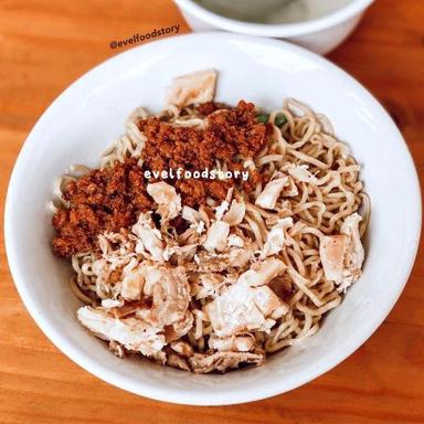 https://dgji3nicqfspr.cloudfront.net/CISAUK/Restaurant/Bakmi_Ayam_Asoei/Reviews/thumbnail/file-17D90B82E4E4BC72-thumb_1718417389928.jpg