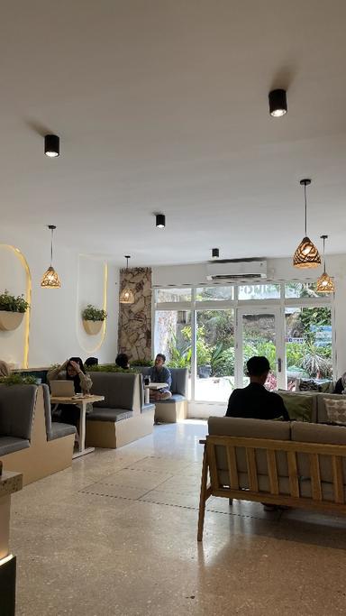 https://dgji3nicqfspr.cloudfront.net/COBLONG/Cafe/Four_CS_Cafe_Eatery/Reviews/thumbnail/file_1707647095491.jpg