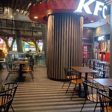 https://dgji3nicqfspr.cloudfront.net/COBLONG/Restaurant/Kfc__Ciwalk/Reviews/thumbnail/IMG_Review_1719761946159_compressed8463161035225411106-17DDD260FA20F547-thumb_1719761947013.jpg