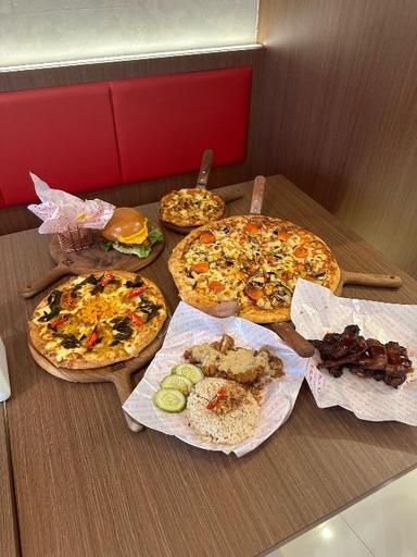 https://dgji3nicqfspr.cloudfront.net/COBLONG/Restaurant/Us_Pizza__Dago/Reviews/thumbnail/file-17E309B05CE80181-thumb_1721230136221.jpg