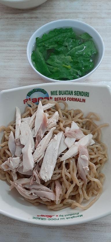 https://dgji3nicqfspr.cloudfront.net/CURUG/Chinese_Restaurant/Bakmi_Karet_Planet/Reviews/thumbnail/file_1714102864179.jpg