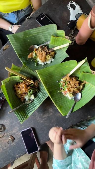 https://dgji3nicqfspr.cloudfront.net/DENPASAR_TIMUR/Restaurant/Nasi_Tekor_Bali/Reviews/thumbnail/22file_171247322632022_1712473226987.jpg