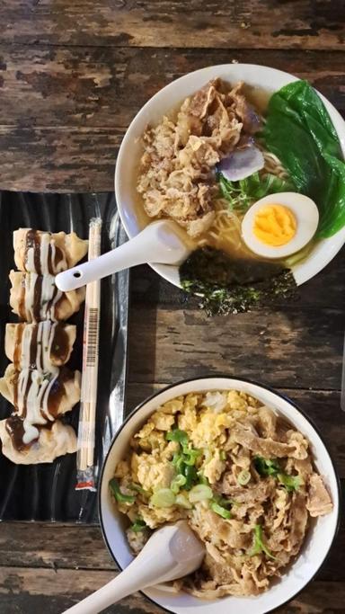 https://dgji3nicqfspr.cloudfront.net/DUKUH_PAKIS/Japanese_Restaurant/Gyudonay_Ramen_Shop/Reviews/thumbnail/IMG_Review_1712379747994_compressed7986190689039838779_1712379749607.jpg