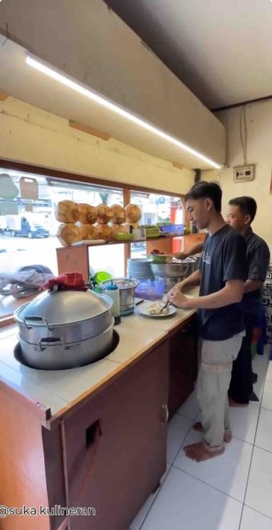 https://dgji3nicqfspr.cloudfront.net/DUREN_SAWIT/Chinese_Restaurant/Es_Sekoteng_79_&_Siomay_Mang_Asep_Bandung/Reviews/thumbnail/file_1701850941679.jpg