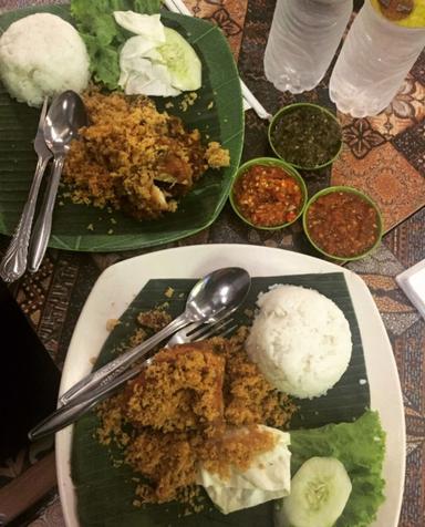 https://dgji3nicqfspr.cloudfront.net/DUREN_SAWIT/Restaurant/Ayam_Kremes_Kraton/Reviews/thumbnail/file_1710952697223.jpg