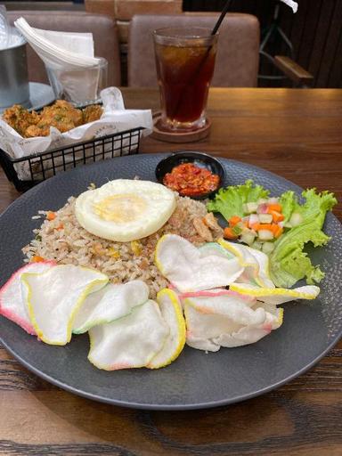 https://dgji3nicqfspr.cloudfront.net/GAMBIR/Restaurant/Chicken_Embassy/Reviews/thumbnail/file-1808633482B2E632-thumb_1731743134452.jpg