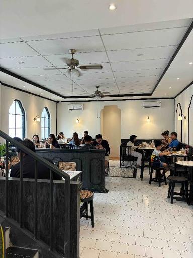 https://dgji3nicqfspr.cloudfront.net/GAMBIR/Restaurant/Hang_Tuah__Pecenongan/Reviews/thumbnail/uploadsuploads-thumb_1714196904325.jpg